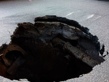 El mega bache en Garay y Entre Ríos