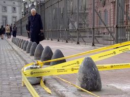 Pusieron pilares de hormigón en Casa Rosada