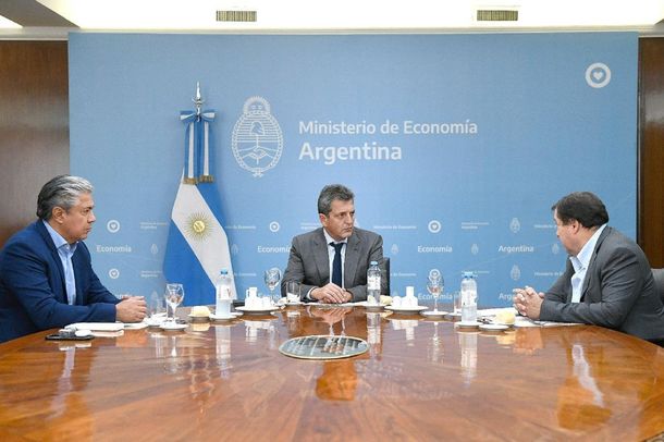 Sergio Massa recibió a los gobernadores electos Alberto Weretilneck y Rolando Figueroa