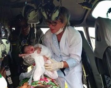 La mujer tuvo que dar a luz en el helicóptero