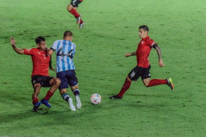 Ex árbitro hincha de Independiente dijo que el penal que le dieron a Racing es insólito