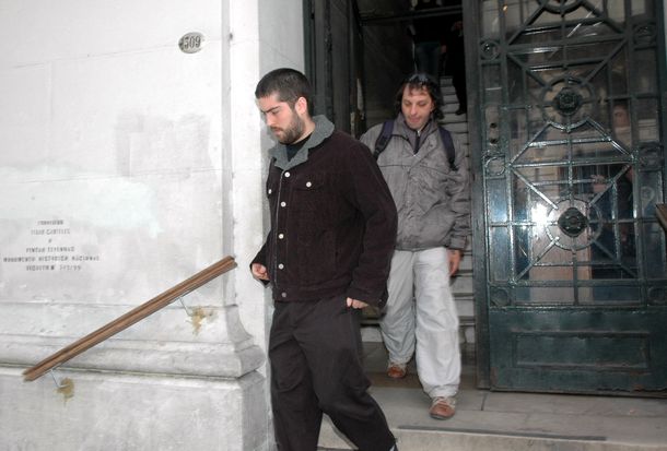 Fontanet debió ser atado de pies y manos durante su tratamiento