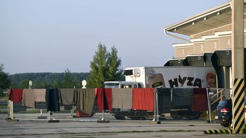 arrestaron a cuatro sospechosos vinculados con el camion donde murieron 71 refugiados en austria arrestaron a cuatro sospechosos vinculados con el camion donde murieron 71 refugiados en austria