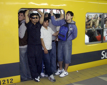 Usuarios del subte usan silbatos para evitar a los pungas