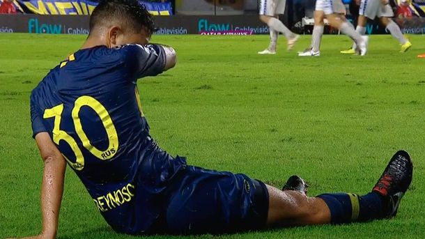 Se lesionó Bebelo Reynoso y no jugará con Boca hasta el próximo semestre