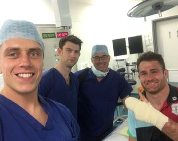 Quiso seguir jugando con fractura expuesta