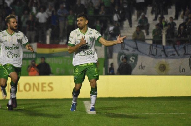 En la vuelta del fútbol, Sarmiento le ganó a Arsenal con un gol de penal