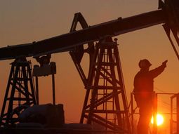 neuquen: empresarios piden autorizacion al gobierno para suspender a 5 mil petroleros neuquen: empresarios piden autorizacion al gobierno para suspender a 5 mil petroleros