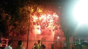 feroz incendio en dos conventillos de la boca feroz incendio en dos conventillos de la boca