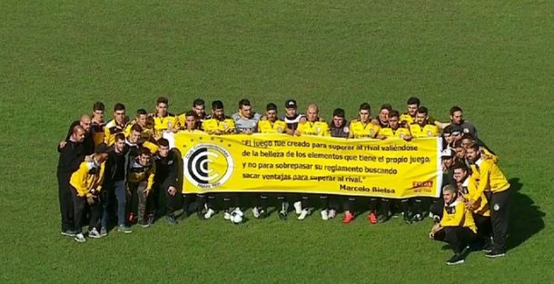 La conmovedora frase de Marcelo Bielsa que mostró el plantel de Comunicaciones