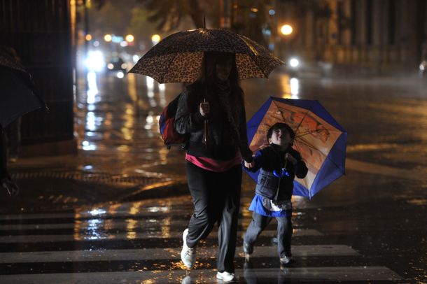 Rige un alerta por lluvias fuertes en Buenos Aires y otras cinco provincias