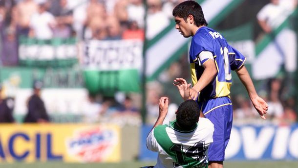 Santa Cruz lo provocó y Riquelme arremetió con un golpe contra su rostro. Santa Cruz lo provocó y Riquelme arremetió con un golpe contra su rostro.