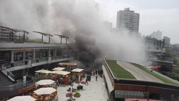 Incendio en shopping de Lima, Perú Incendio en shopping de Lima, Perú
