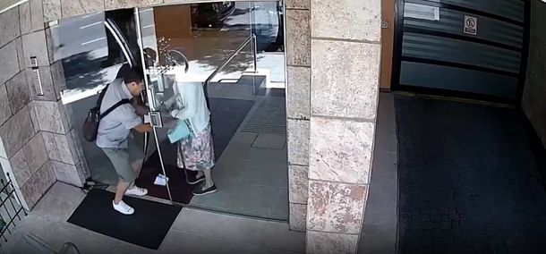 Brutal robo en Almagro: falso cartero engañó a una jubilada y la empujó para robarle