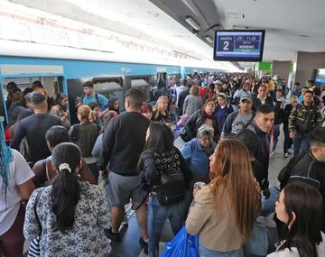 Siguen las demoras y cancelaciones en el Tren Sarmiento tras el descarrilamiento del martes