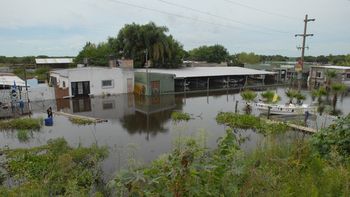 santa fe: 1.400 personas siguen evacuadas por las inundaciones santa fe: 1.400 personas siguen evacuadas por las inundaciones