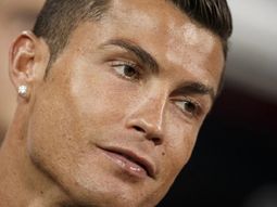 ¿sera real? medios espanoles aseguran que cristiano ronaldo usa pestanas postizas ¿sera real? medios espanoles aseguran que cristiano ronaldo usa pestanas postizas