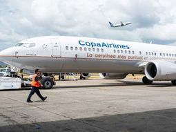 escandalo en el avion: la insolita frase que le habria dicho el hombre a su esposa cuando era detenido escandalo en el avion: la insolita frase que le habria dicho el hombre a su esposa cuando era detenido