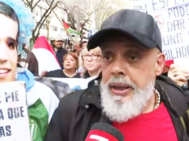 El padre de Pablo Grillo participó de la marcha de jubilados: El Gobierno sabe que tiene los días contados