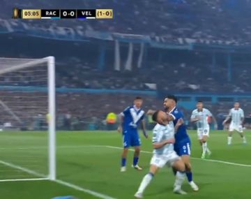 Polémica en Avellaneda: Racing reclamó penal a Maravilla Martínez en la revancha con Vélez