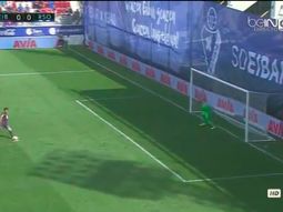 el peor penal del ano: quiso imitar a higuain y la tiro afuera del estadio el peor penal del ano: quiso imitar a higuain y la tiro afuera del estadio