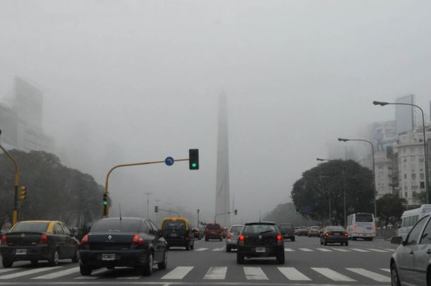 Un clima cargado de neblinas en Buenos Aires.