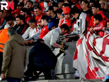 Así soldaron la pared de la Sívori Baja en pleno partido de River en el Monumental