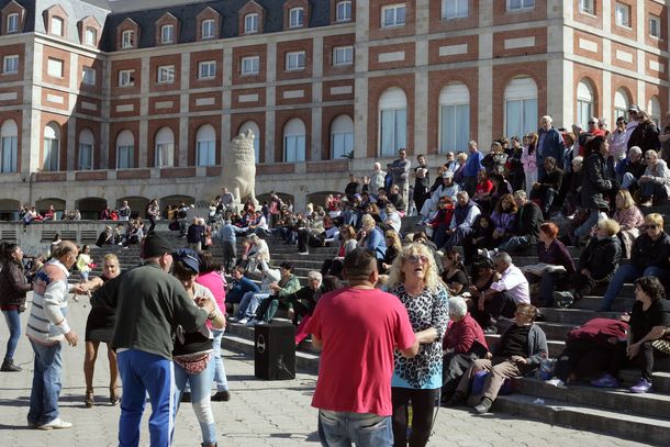 En el fin de semana largo hubo más turistas, pero menos consumo