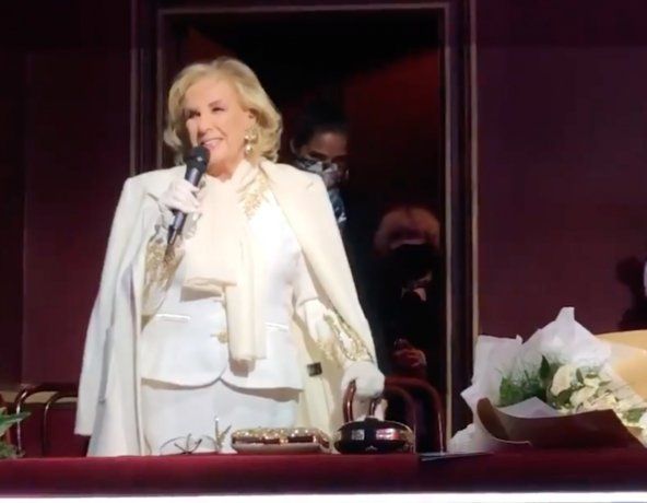 Después de un año y medio, Mirtha Legrand fue al teatro y Juana Viale contó todo