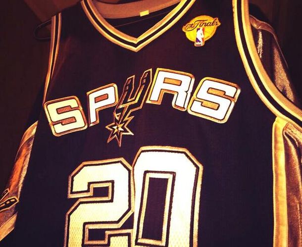 Manu Ginóbili ya tiene su ropa para la final de la NBA