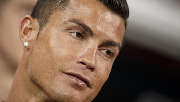 ¿Será real? Medios españoles aseguran que Cristiano Ronaldo usa pestañas postizas