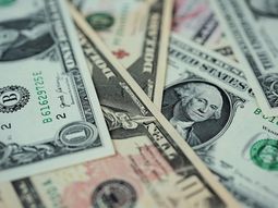 El dólar arrancó septiembre cotizando al alza. El dólar arrancó septiembre cotizando al alza.