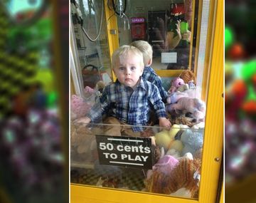 Un bebé quedó atrapado en una máquina