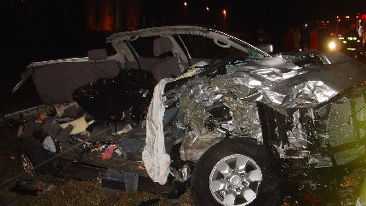 Tres muertos por el choque entre un camión y una camioneta