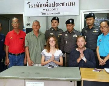 Tailandia: tuvieron sexo en la calle y la policía los obligó a rezar para pedir perdón