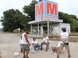 camioneros bloquean siete sucursales de un mayorista camioneros bloquean siete sucursales de un mayorista