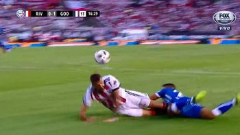 robo monumental: el penal que no le cobraron a river y el gol en offside que se hicieron robo monumental: el penal que no le cobraron a river y el gol en offside que se hicieron
