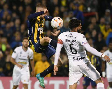 Rosario Central goleó a Caracas y se ilusiona con entrar a octavos de final
