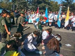 Simulacro de fusilamiento en acto escolar Simulacro de fusilamiento en acto escolar