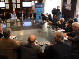 celulares: las empresas deberan dar el detalle del costo de cada servicio celulares: las empresas deberan dar el detalle del costo de cada servicio