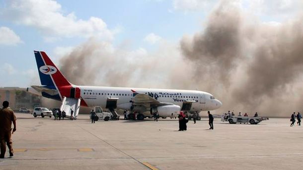 Impactante atentado en el aeropuerto de Yemen: el momento de la explosión
