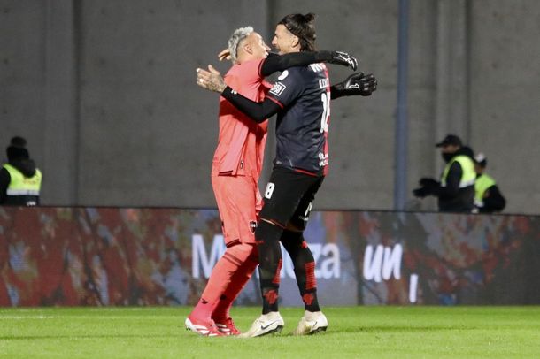 Newells le ganó 2-0 a Defensa y Justicia y avanzó a octavos de final de la Copa Argentina 2025