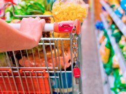 Acuerdo para no trasladar el total del IVA a los precios de 27 productos de la canasta básica