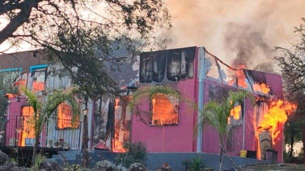 Córdoba: fue a buscar a su hija al jardín y su casa se incendió