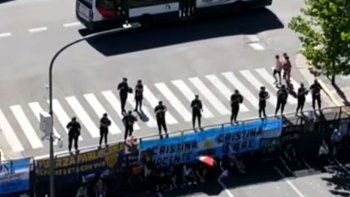 otra vez, miercoles: marcha de pocos jubilados en congreso bajo un operativo policial desmedido otra vez, miercoles: marcha de pocos jubilados en congreso bajo un operativo policial desmedido