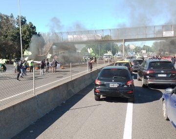 Caos en la Autopista Riccheri por una protesta de trabajadores de seguridad privada