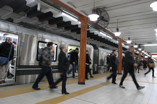 Demoras en las líneas B, C y D del subte e interrupción del Premetro