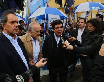 {altText(,Scioli, contra los intendentes massistas por el #temporal)}