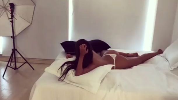 El backstage sensual de Belén Etchart