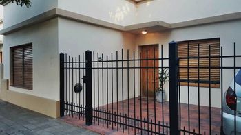 entraron a robar a una casa y se llevaron hasta las fotos del casamiento entraron a robar a una casa y se llevaron hasta las fotos del casamiento